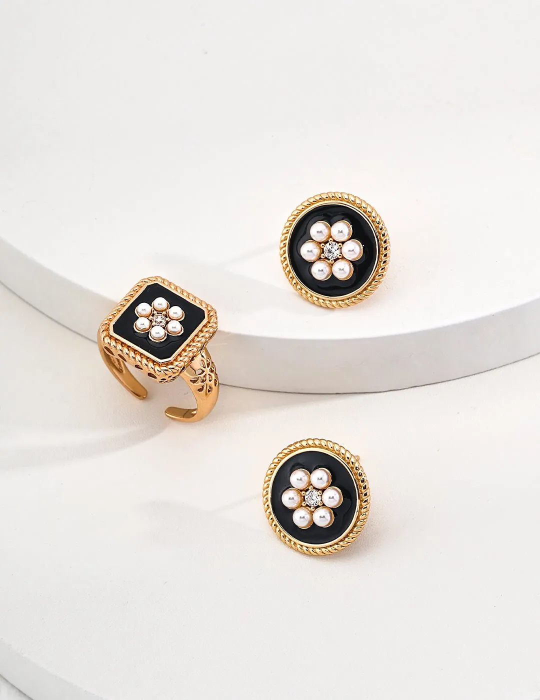 Classic Chanel-inspired Vintage Square Enamel Glazed Pearl Open Ring