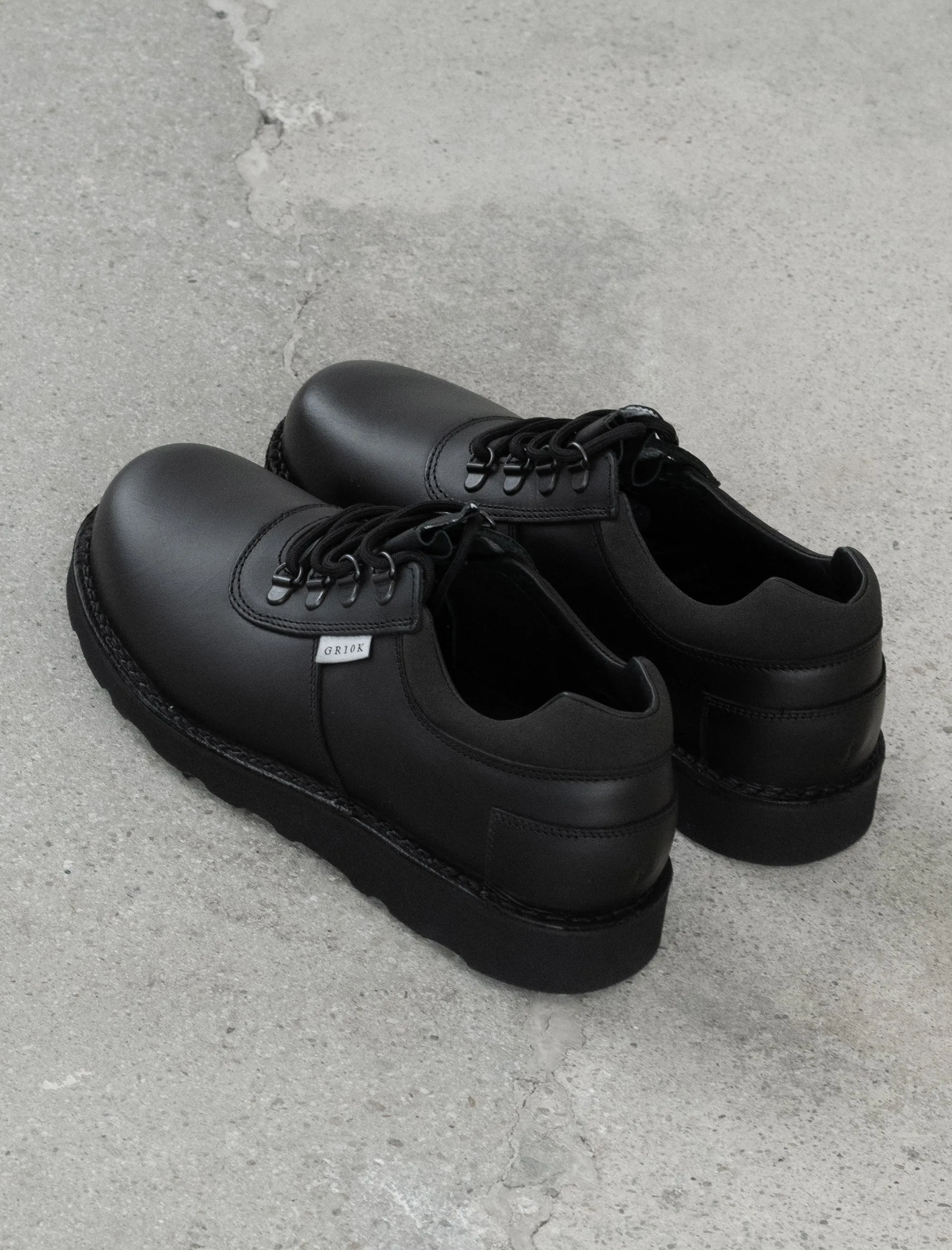 Low Trauma Shoes (Black)