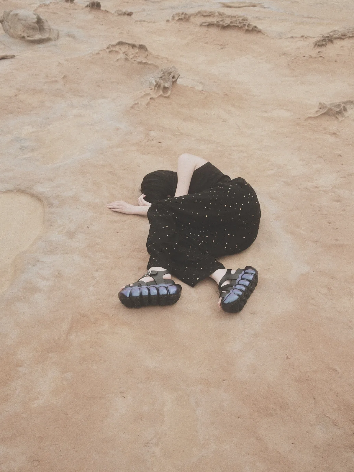 "Jewelry" Bubble Cross Sandal / Aurora Black