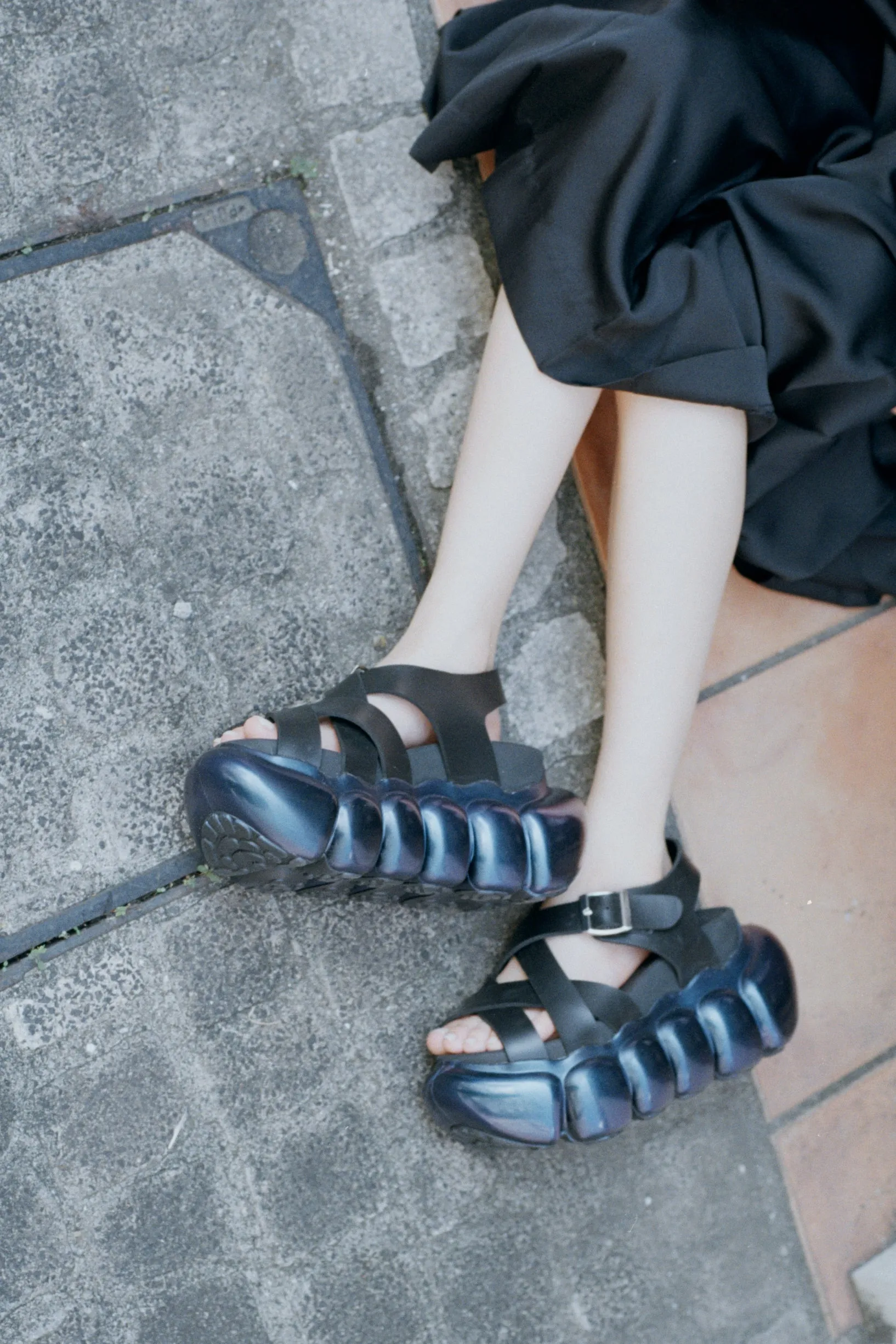 "Jewelry" Bubble Cross Sandal / Aurora Black